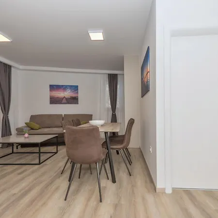 Apartment Mara Makarska