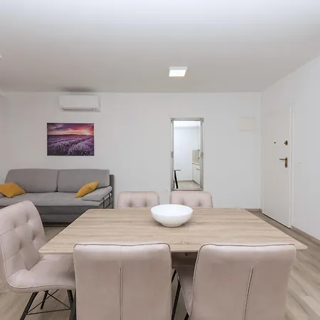 Apartment Mara *